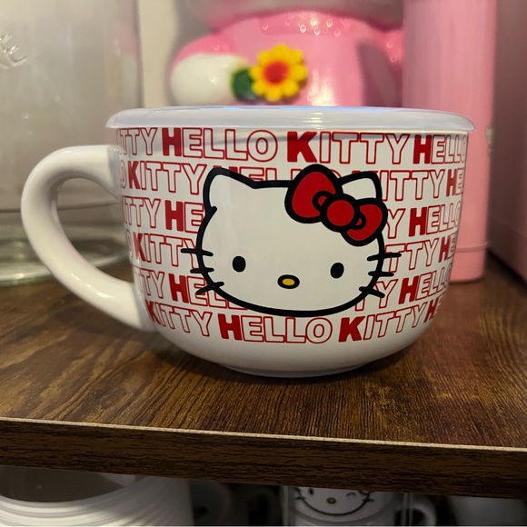 Hello Kitty Ceramic Mug with lid - Picture 2 of 8